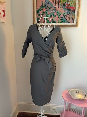 Classic Gray V-neck Sheath Dress with Sash - Sz Small